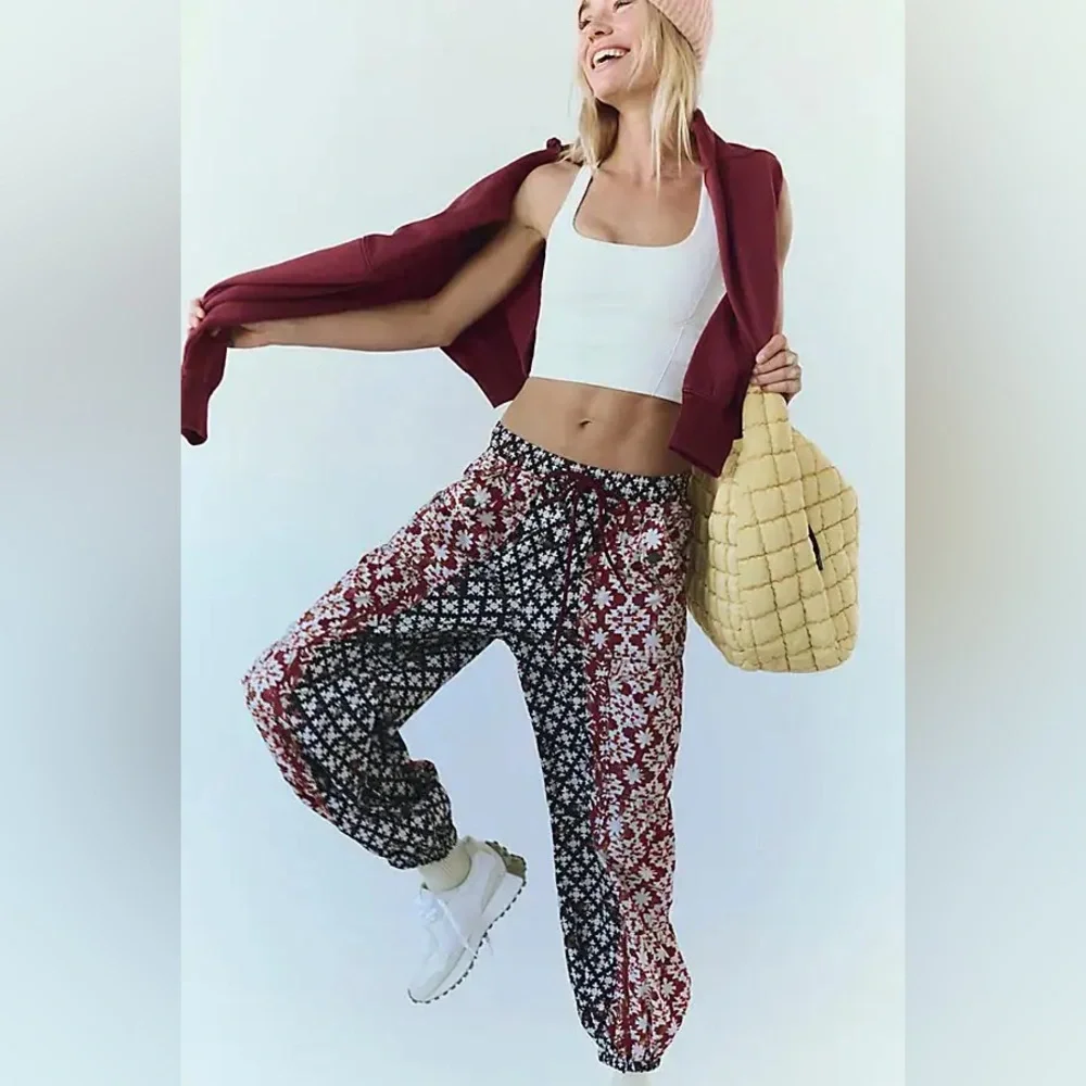 New Free People FP Movement Printed Set Me Free Swishy Barrel Pants sz XS - Picture 1 of 8